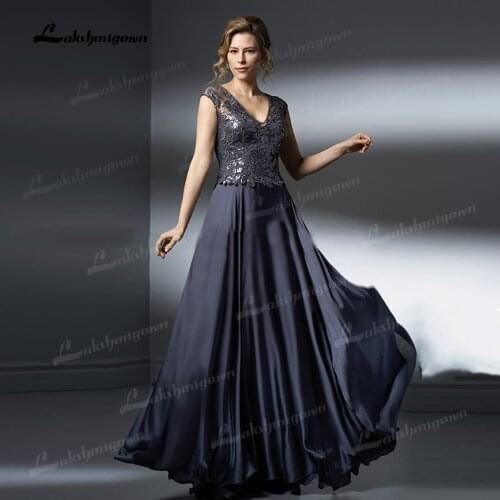 2021 Gorgeous Dark Navy Lace Mother of the Bride Dresses Long Cap Sleeves V Neckline Wedding Guest Gowns Illusion Back