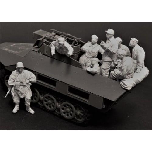 1:35 Resin Figure Model Kit Unassambled Unpainted //465 (11 figures NO TANK)