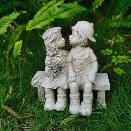 Kiss Couple Sculpture Desktop Cute Resin Decorative Couple Figurine For Valentines Day Gift Garden Ornaments Decoration