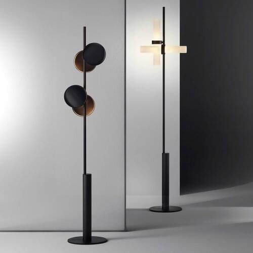Nordic modern floor lamp simple / black / living room sofa floor lamp decoration luxury study bedroom led floor lamp lighting