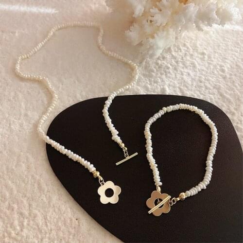 ALLNEWME Vintage Natural Freshwater Pearls Necklace for Women Gold Color Metallic Flower Toggle Clasp Circle Choker Necklaces