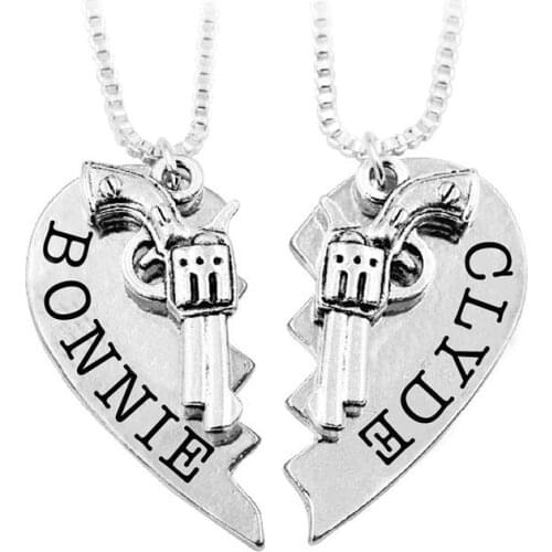 2 Pieces/set of New Trendy Heart-Shaped Revolver Pattern Pendant Necklace Couple Necklace Fashion Metal Couple Necklace Jewelry