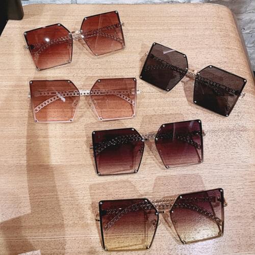 2021 New Fashion Oversize Gradient Sunglasses for Women Vintage Alloy Chain Frame Rivet Square Sun Glasses Female Elegant Shades