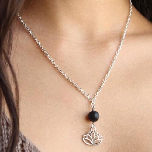 Fashion Volcanic Stone Lotus Pendant Necklace Creative Natural Stone Feminine Charm Accessories Trend Womens Party Jewelry
