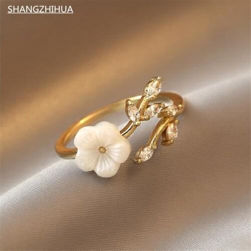 Elegant white resin flower branch shaped gold opening ring Korean fashion jewelry wedding girl unusual female accessories