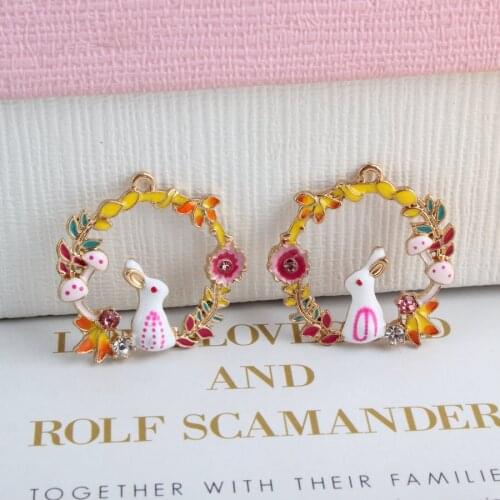 Trendy New 20pcs/Lot 30*30MM Hollow Out Floral Rabbit Chunky Necklace Pendants DIY Jewelry Findings Gold Tone Alloy Charms