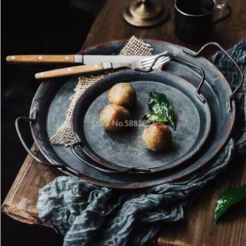European Retro Metal Plate With Handles Handcrafted Round Wrought Vintage Storage Bread Tray Home Decoration Garden Restaurant