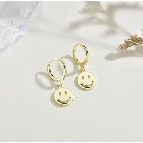 Karopel 1pair Funny Smile Face Pendant Hoop Earrings for Women Men Handmade Gold Metal Color Endless Circle Earrings Jewelry