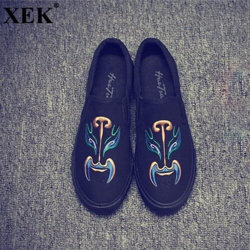 XEK 2018 Classic Canvas Shoes Men Casual Design Peking Opera Mask Pedal Male Soft Canvas Flats Chinese Style Print Shoes JH206