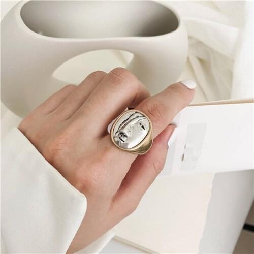 2019 New retro large round portrait ring, geometric ring for both men and women, party accessories, gift ring