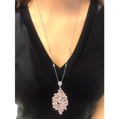 STELA DESIGN NECKLACE