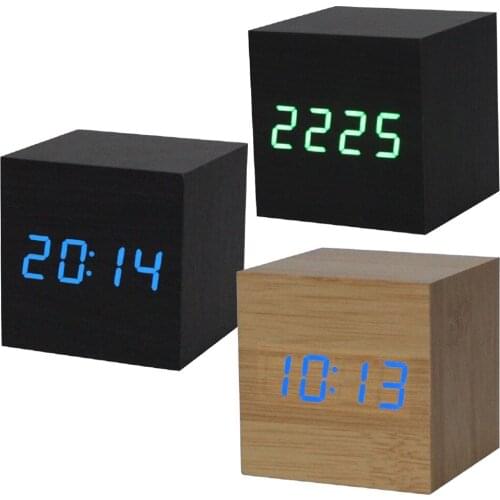 New Alarm clock / digital clock Wooden table with a USB port, works with AAA batteries Black / blue