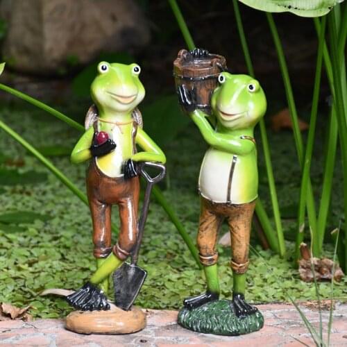Resin Frog Garden Decoration Animal Straw Hat Shovel Water Bucket Home Accessories Creative Cute Little Outdoor Desktop TV cabin