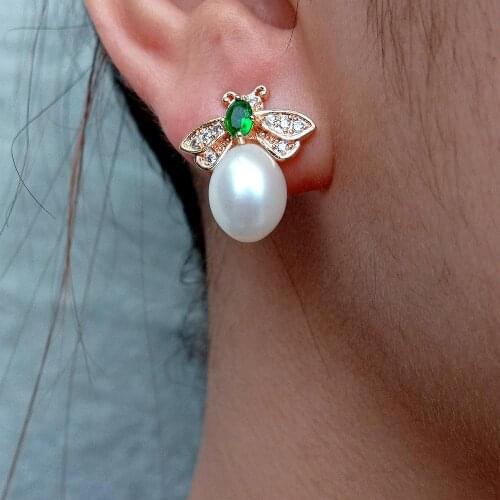 YYGEM cute style Cubic Zirconia Pave honeybee Gold plated Natural Freshwater Cultured White rice Pearl Insect Stud Earrings