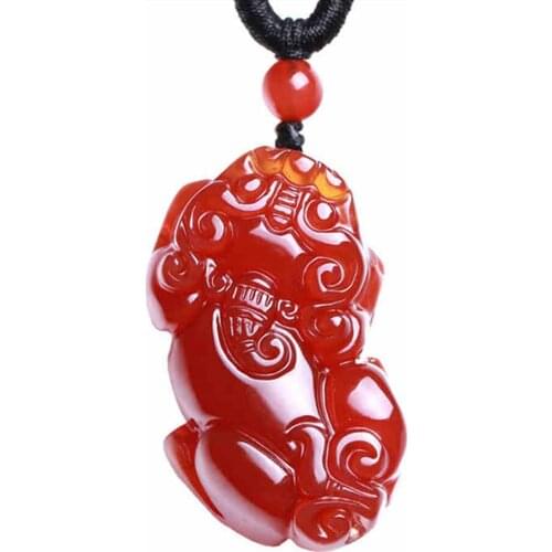 Natural red chalcedony mascot necklace pendant, hand-carved ruby lucky beast, it can bring wealth
