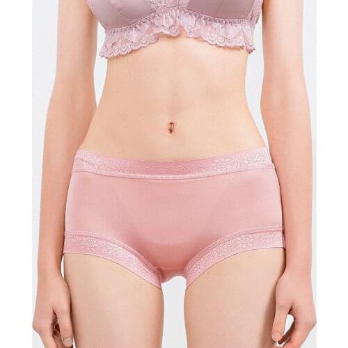 100% Mulberry Silk Womens Mid Waist Lace Underwear Womens Summer Thin Breathable Large Hip Lifting Silk Triangle Shorts