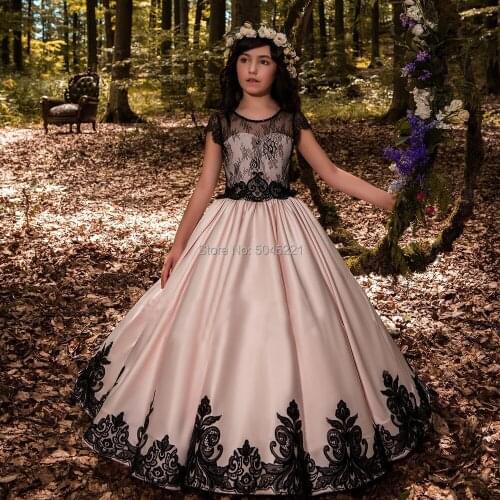 New Flower Girl Dresses Lace Ball Gown Short Sleeves Appliques O-Neck Girls First Communion Gowns Princess Dresses for Birthday