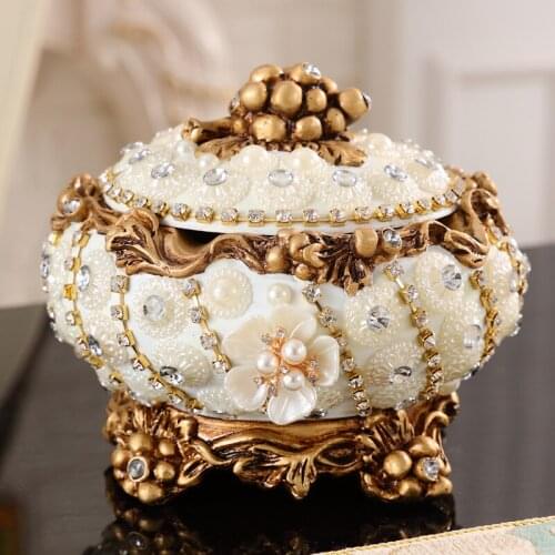 European-Style Ashtray with Lid Personality Creative Fashion Luxury Decoration Coffee Table Living Room Decoration