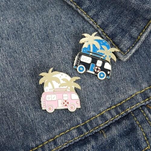 The travel bus takes you to the far-flung design of your dreams with oil-drop brooches Coconut bus cartoon badge