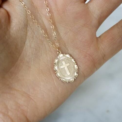 Huitan Hot Sale Cross Necklace for Girls Gold Color Metallic Stylish Fashion Versatile Womens Necklace Cool Accessories Jewelry