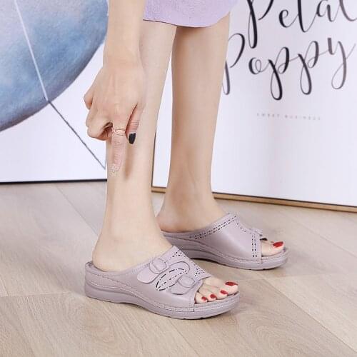 Summer leather soft-soled beach womens slippers lightweight and comfortable mid-heel wedges non-slip open-toe womens sandals