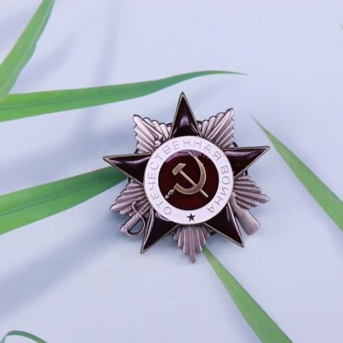 The CCCP Russian Patriotic War Medal Enamel Pin Sickle Hammer Five-pointed Star Brooch For Fans Collection Coat Sweater Badge