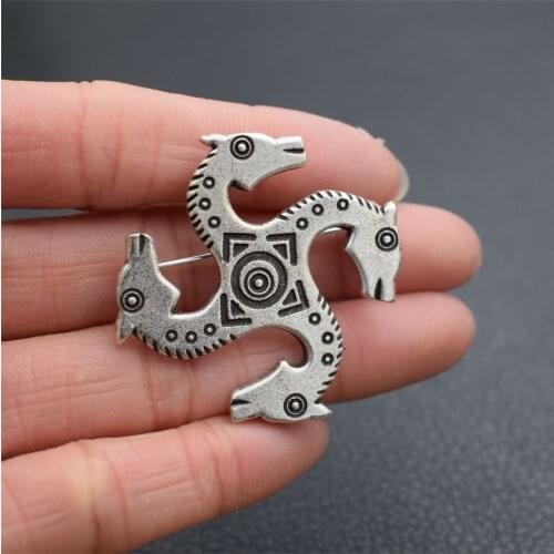 12pcs Fashion Animal Brooch White Horse Head Pin Brooches Mens Accessoriesv