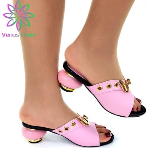Fashionble New Hot Selling Comfortable 2021 Slippers Pink Color African Women Shoes with Crystal Dew Ladies for Garden Party