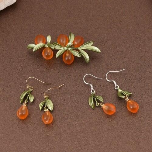 2020 Literature And Art Retro Garden Plant Forest Orange Glass Brooch Berry Simple Ins Small Number Exquisite Temperament Pin