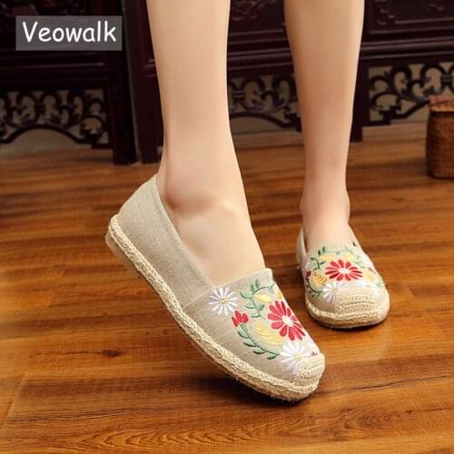 Veowalk Flower Embroidered Handmade Women Linen Cotton Flat Espadrilles Shoes Ladies Casual Comfortable Slip-on Loafers Sneakers