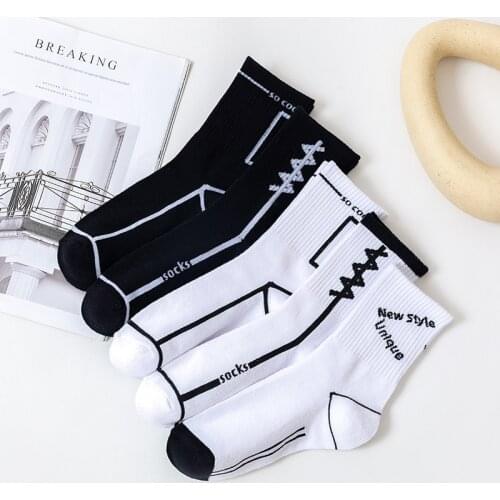 1 Pair Japanese Cotton Black White Stripe Crew Socks Personality Harajuku Men Women Skateboard Casual Sports Fashion Socks