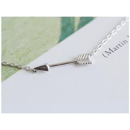 Female Small Horizontal Arrow Necklace Pendant Man Simple Sideways Green Arrow Necklace Bow Arrow Cupid Arrow Arms Jewelry