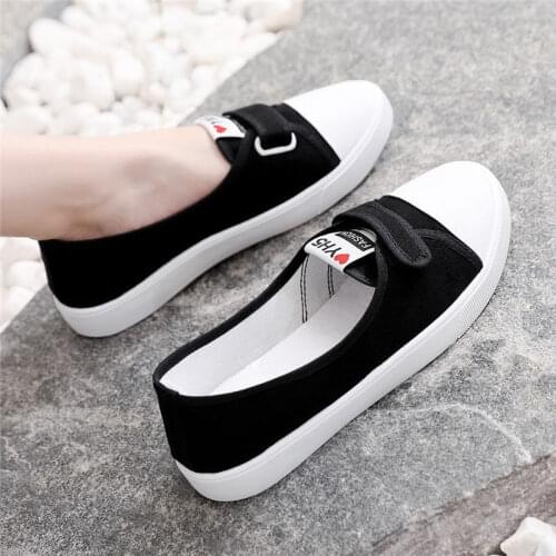 2021 New White Canvas Womens Shoes Flat Nurse Shoes Breathable Shallow Mouth Casual One-legged Cloth Shoes Women Shoes