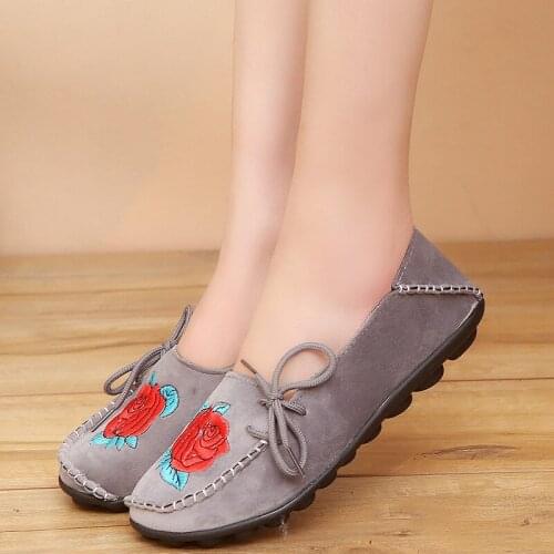 Womens Flats 2019 Spring Summer Casual Lady Shoes Women Leather Lace-up Soft Driving Shoes Mother Shoes Plus Size 36-43