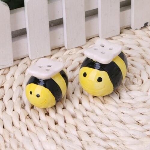 Ceramic Salt Pepper Shaker Flying Bee Style Seasoning Pot Cooking Tableware J78C
