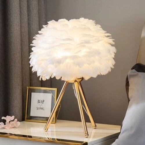 Modern fashion feather table lamp goose feather lamp bedroom bedside lamp warm and romantic wedding Christmas decoration lampE27