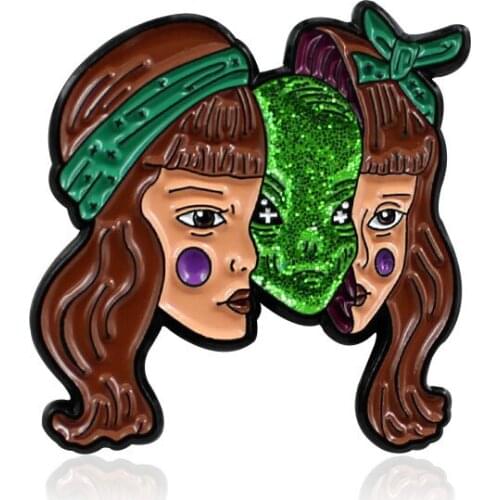 HOSENG Green Alien Mask Punk Brooch Funny Halloween Alloy Backpack Lapel Collar Enamel Jewelry Gift Pin HS_323