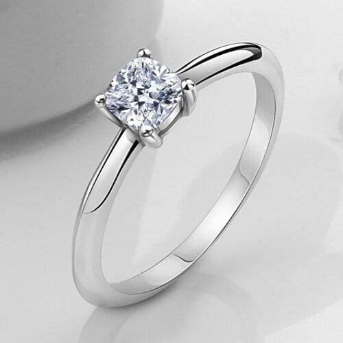 The new inlaid square white crystal ring is small, simple and exquisite, ladies party banquet silver jewelry