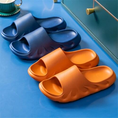 Slippers women wear thick-soled slippers for home bathing in summer. Men and women men shoes mens slippers designer slippers