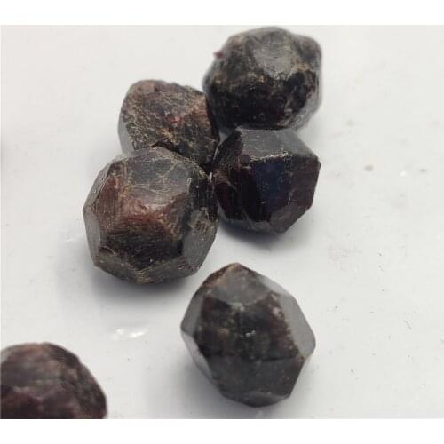 Top Quality 1pcs Natural Garnet Stone Loose Gemstone DIY Stones Decoration Bulk Mineral Specimen for Making Jewelry Design