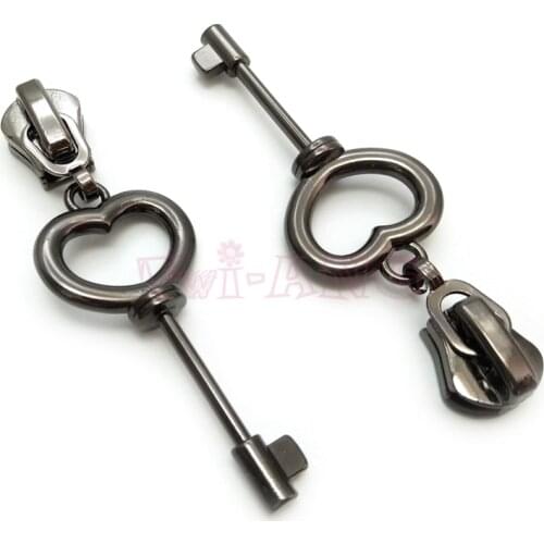 20pcs/lot, Lovely Gun Black Color 8# Zipper Sliders with Love Key Shape Pull