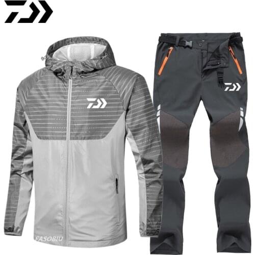 Daiwa Waterproof Fishing Suits Mens Autumn Winter Fishing Clothes Breathable Hooded Fishing Jackets Outdoor Windproof Clothing