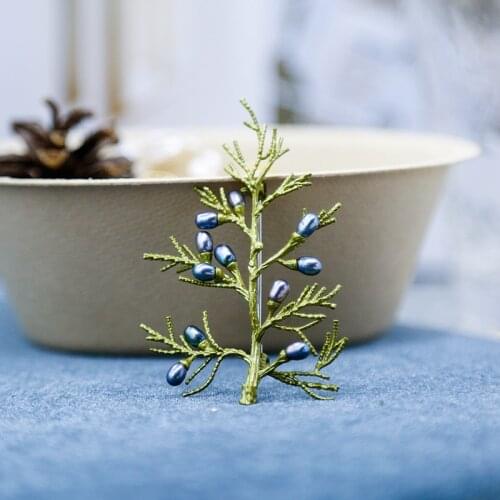 Vanssey Luxury Fashion Jewelry Flower Free Green Conifer Natural Pearl Brooch Pin Wedding Party Accessories for Women 2020 New