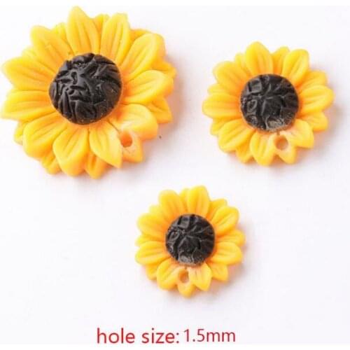 30pcs/lot Sunflowers Daisy Shaped Charms Pendant Resin Flatback Cabochons With 1.5mm Small Hole DIY Jewelry Making