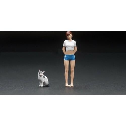 1:64 Scale Doll Girl and Cat Model for Car Scene Diecast Alloy Vehicle Model Toy Metal Car Toy Parts Gift Accessories Collection