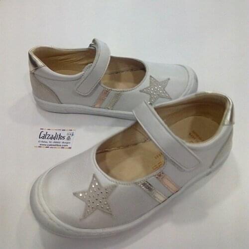 Beige Leather sport gear with velcro, from Andanines