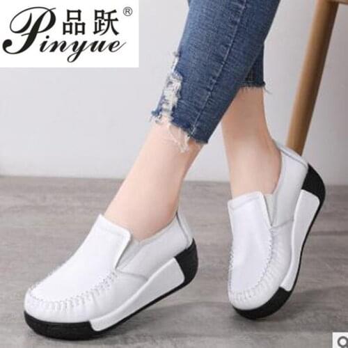 Genuine leather shoes women big size35--41 round toe designer flatshoes women hard-wearing light loafers spring/autumnE