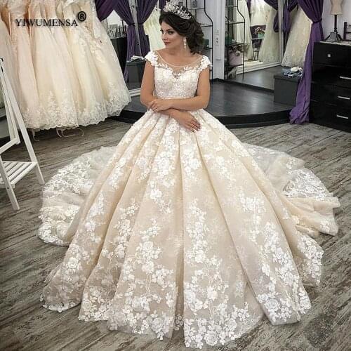 Vintage Short Sleeves Champagnes Appliques Lace Women Wedding Dresses In Dubai Saudi Arabia Bridal Ball Gown Robe De Marriage