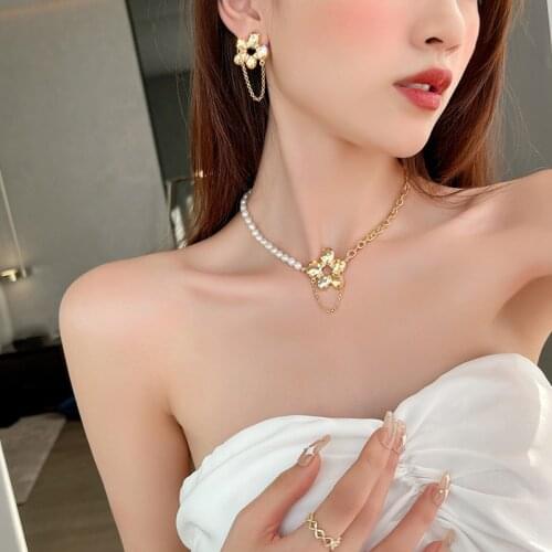 Origin Summer Charming Asymmetric Beaded Freshwater Pearl Chokers Necklace for Women Flower Hollow Metal Chain Necklace Jewelry