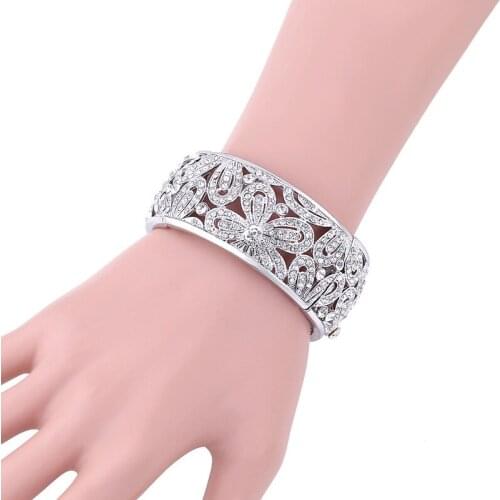 Hot sales are full of drill flower openings and open bangles for women 2 color